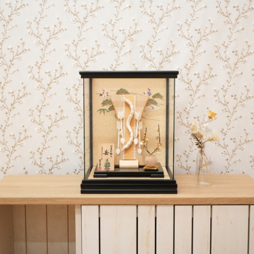 <span class="title">殿破魔弓ケース~白~43,000円(税込)間口29cm</span> <span class="title">殿破魔弓ケース~白~43,000円(税込)間口29cm</span>
